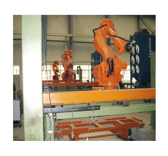 汽車縱梁、加強梁機(jī)器人等離子切割生產(chǎn)線